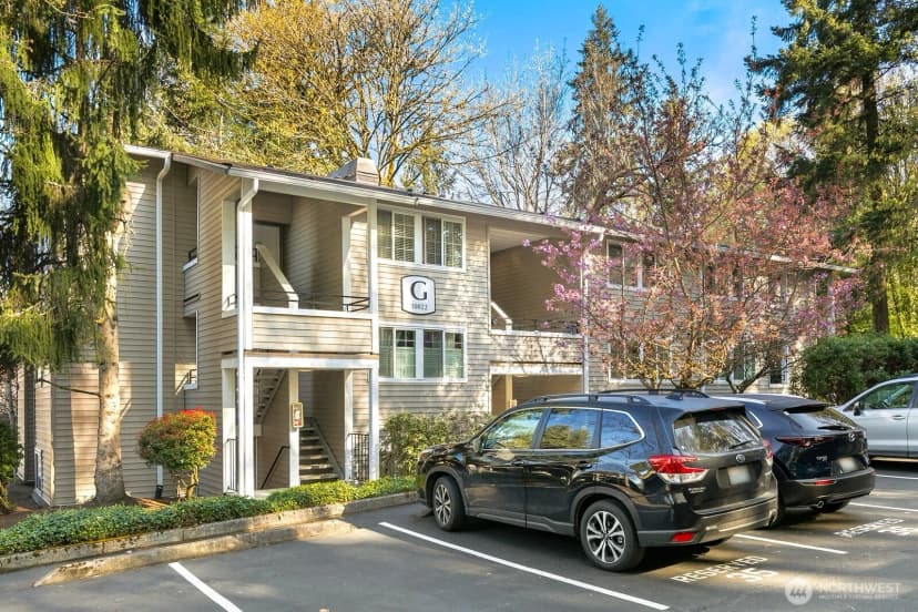 Property photo for 10022 Ne 120th Lane #g101, Kirkland photo 2