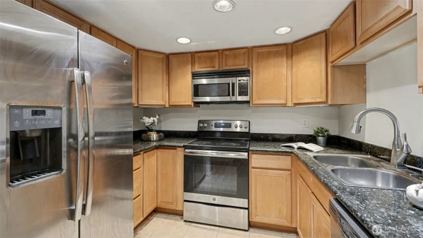 Property photo for 4106 Factoria Boulevard Se #c111, Bellevue photo 11