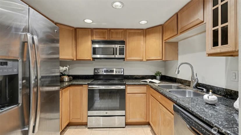 Property photo for 4106 Factoria Boulevard Se #c111, Bellevue photo 10