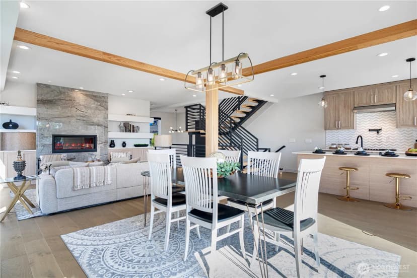 Property photo for 7107 Aurora Avenue N, Seattle photo 5