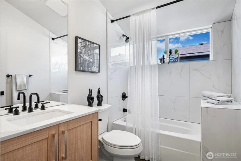 Property photo for 7107 Aurora Avenue N, Seattle photo 23
