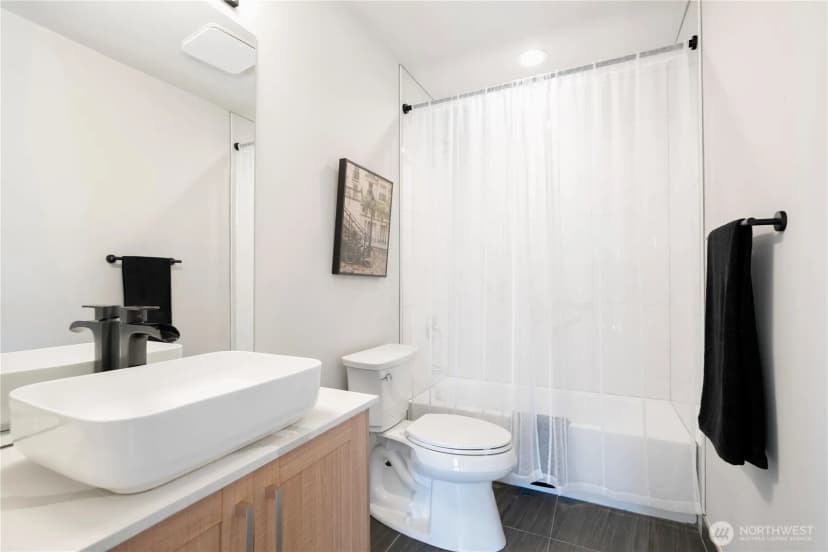 Property photo for 7107 Aurora Avenue N, Seattle photo 30