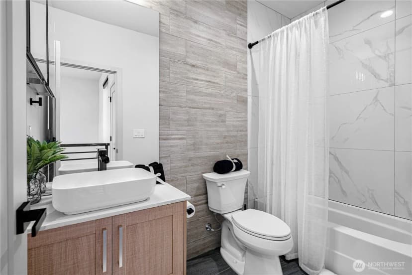 Property photo for 7107 Aurora Avenue N, Seattle photo 25