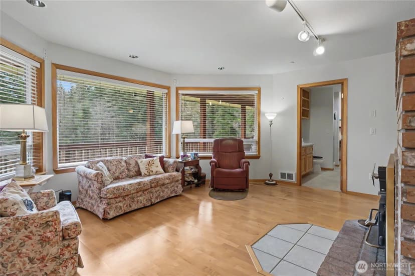 Property photo for 48513 144th Avenue E, Eatonville photo 9