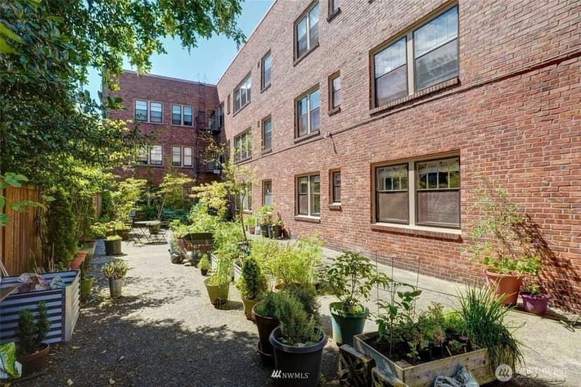 Property photo for 1605 E Olive Street #307, Seattle photo 15
