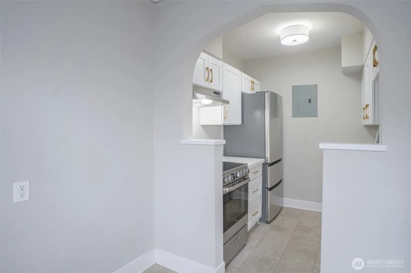Property photo for 1605 E Olive Street #307, Seattle photo 6