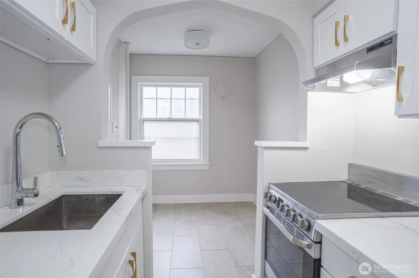 Property photo for 1605 E Olive Street #307, Seattle photo 9