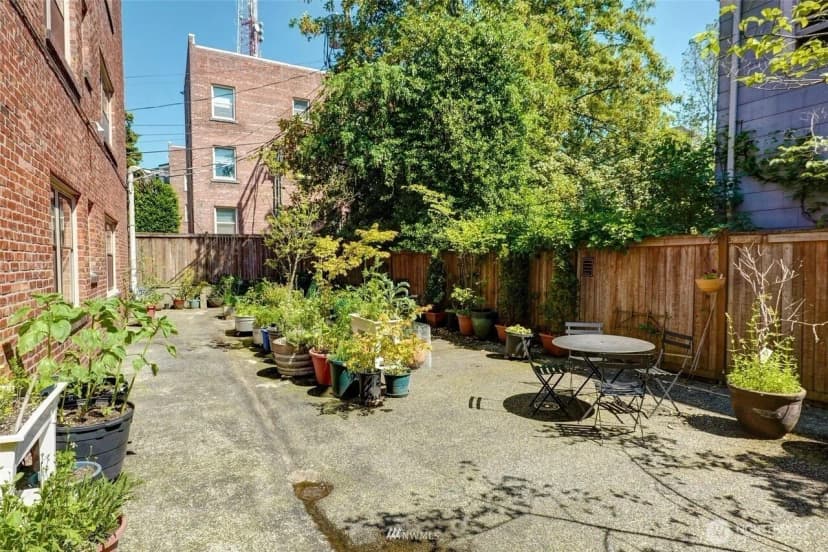 Property photo for 1605 E Olive Street #307, Seattle photo 16