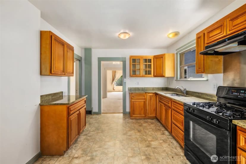 Property photo for 401 23rd Avenue E, Seattle photo 12