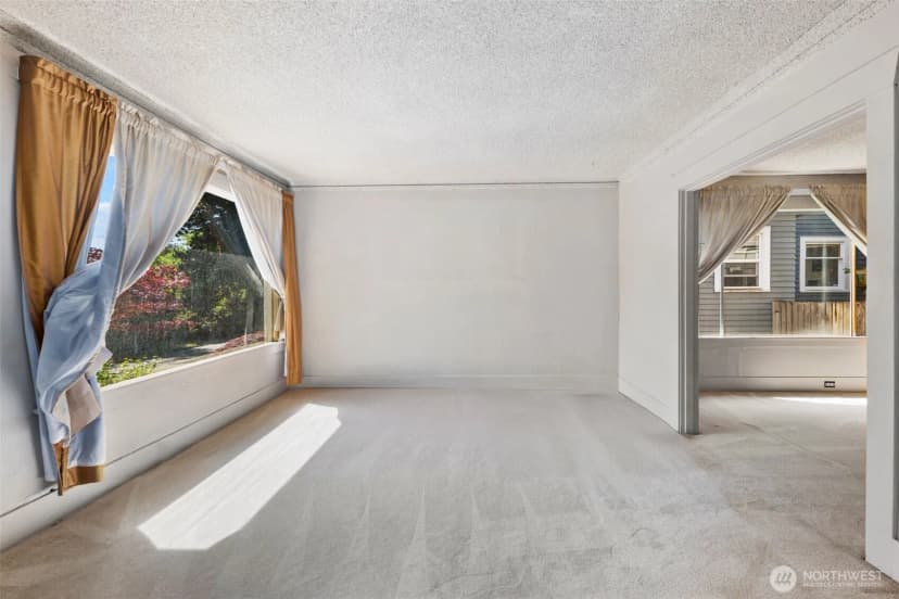 Property photo for 401 23rd Avenue E, Seattle photo 3