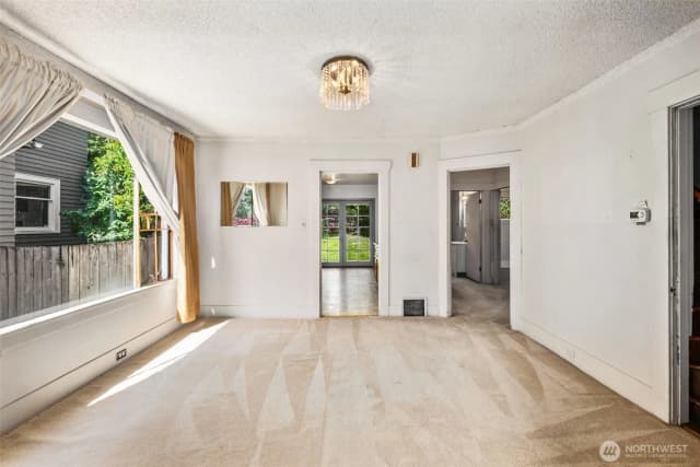 Property photo for 401 23rd Avenue E, Seattle photo 4