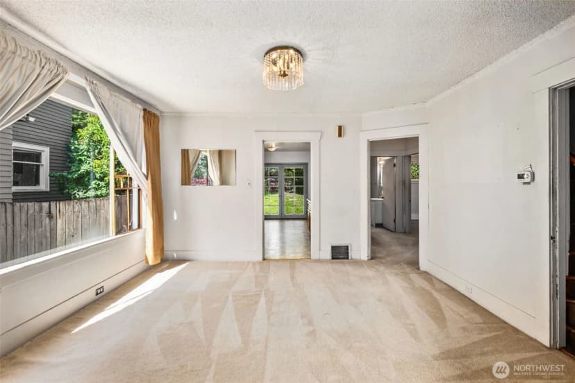 Property photo for 401 23rd Avenue E, Seattle photo 4
