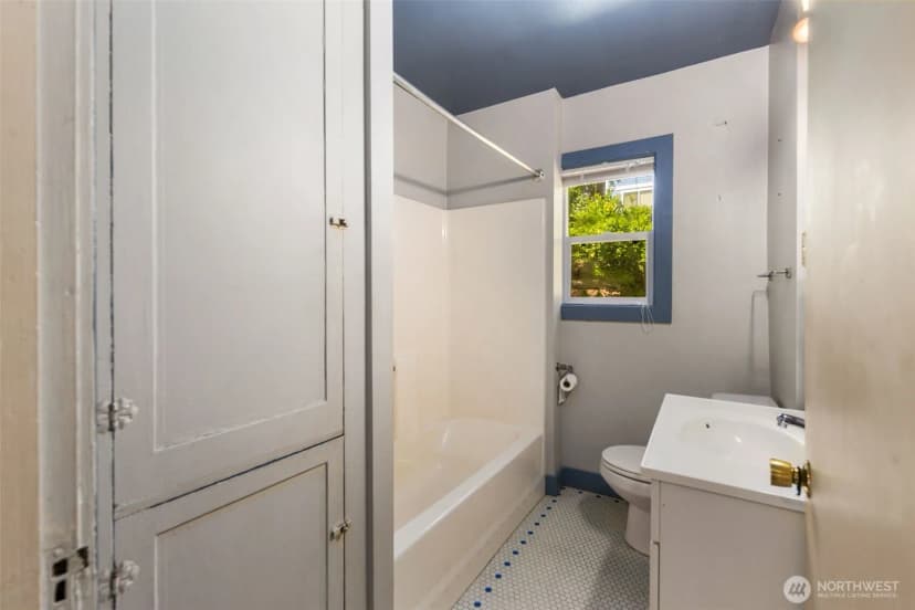 Property photo for 401 23rd Avenue E, Seattle photo 15