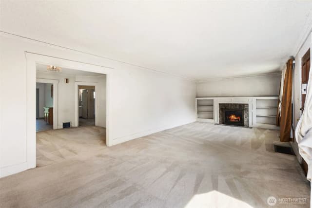 Property photo for 401 23rd Avenue E, Seattle photo 2