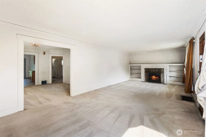 Property photo for 401 23rd Avenue E, Seattle photo 2