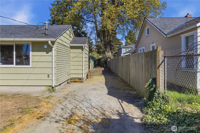 Property photo for 516 6th Ave S, Kent photo 25