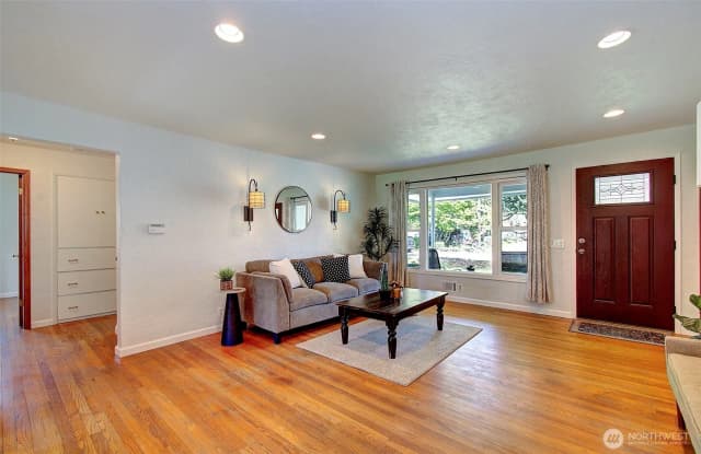 Property photo for 964 G Street, Washougal photo 5