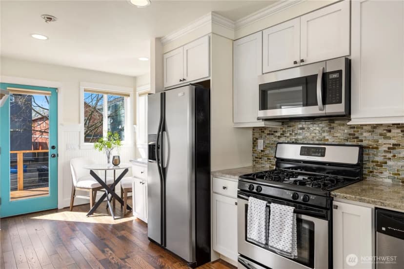 Property photo for 1123 24th Avenue S, Seattle photo 10