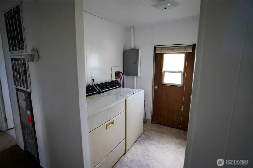 Property photo for 14408 Portland Avenue Sw, Lakewood photo 8