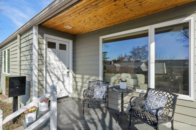 Property photo for 5720 59th Avenue Ne, Seattle photo 2