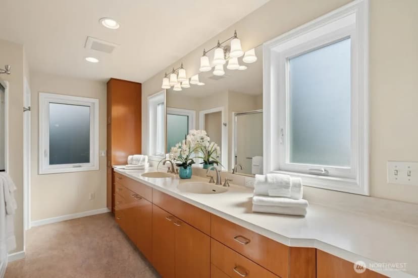 Property photo for 5720 59th Avenue Ne, Seattle photo 18