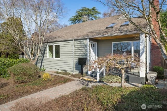 Property photo for 5720 59th Avenue Ne, Seattle photo 3