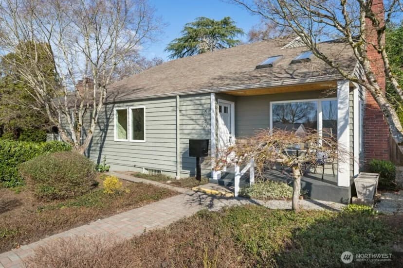 Property photo for 5720 59th Avenue Ne, Seattle photo 3