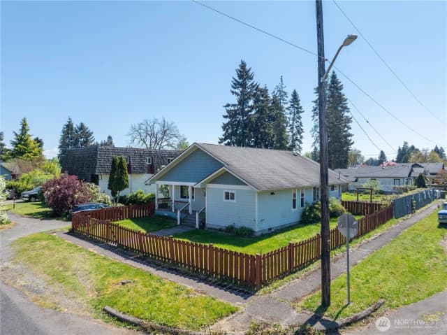 Property photo for 928 W Cherry Street, Centralia photo 3