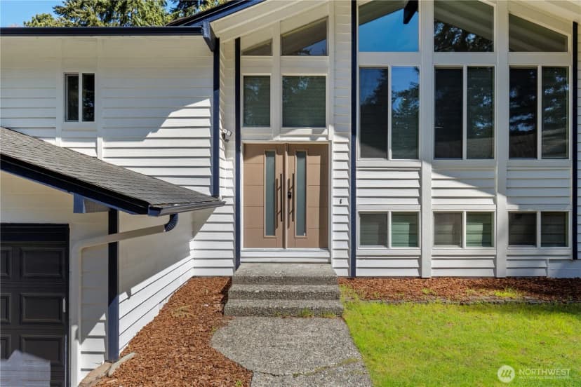 Property photo for 10518 165th Place Ne, Redmond photo 2