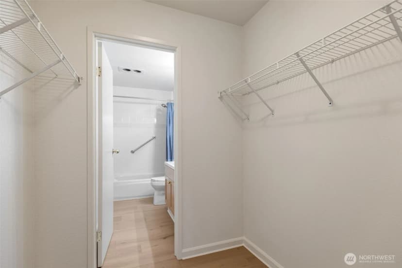 Property photo for 10419 Ne 32nd Place #e204, Bellevue photo 17