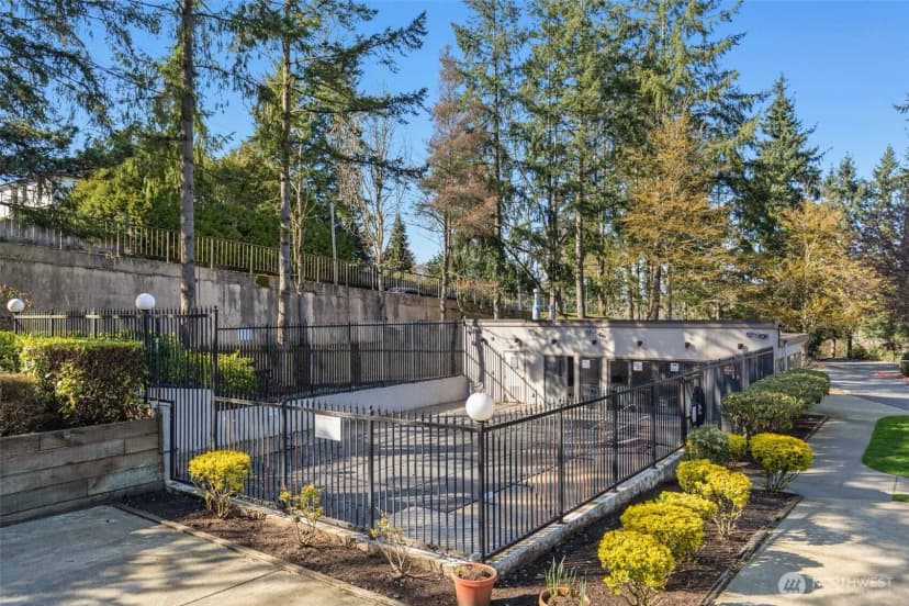 Property photo for 10419 Ne 32nd Place #e204, Bellevue photo 22