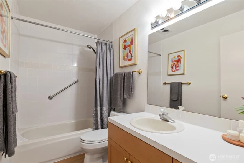 Property photo for 10419 Ne 32nd Place #e204, Bellevue photo 18