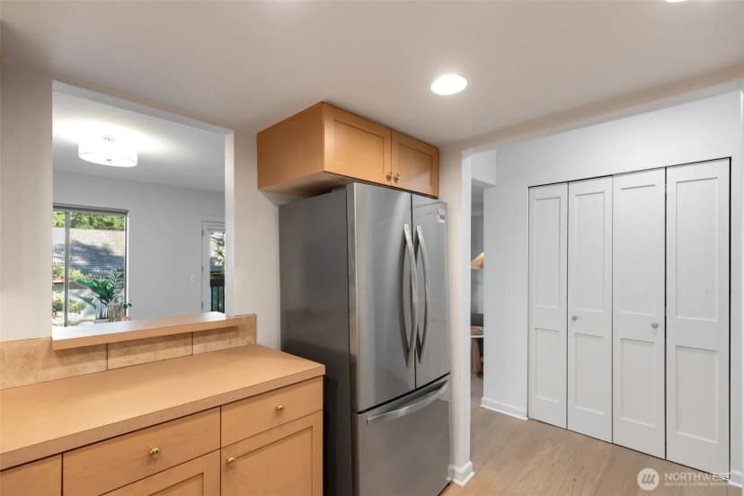 Property photo for 10419 Ne 32nd Place #e204, Bellevue photo 10