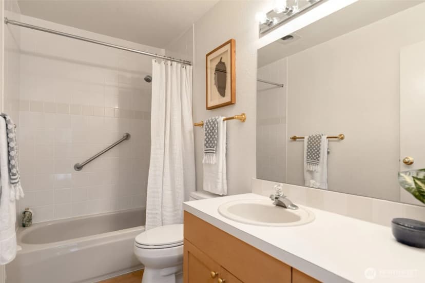 Property photo for 10419 Ne 32nd Place #e204, Bellevue photo 14