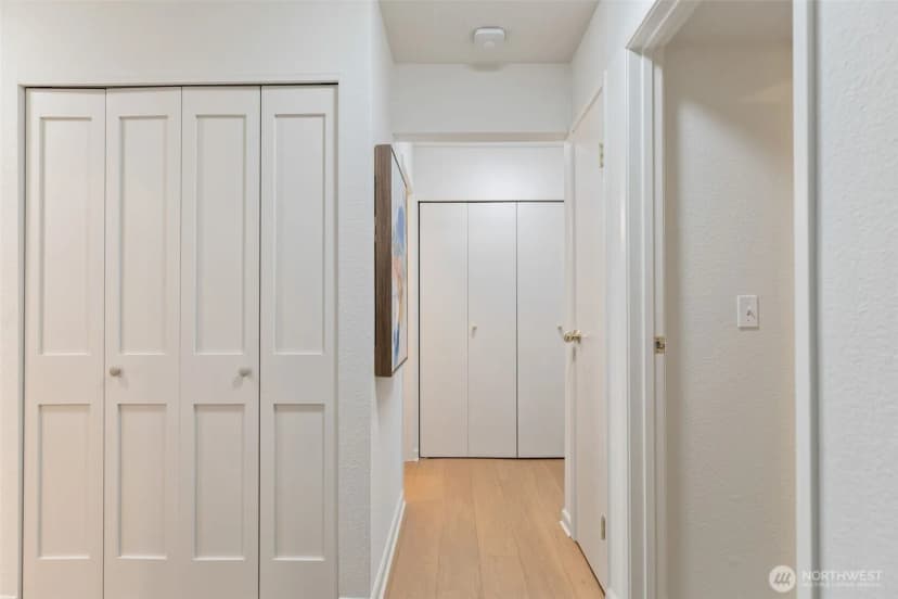 Property photo for 10419 Ne 32nd Place #e204, Bellevue photo 11