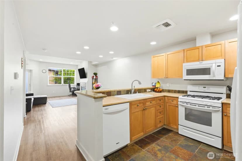Property photo for 1000 Cabin Creek Lane Sw ##b106, Issaquah photo 8
