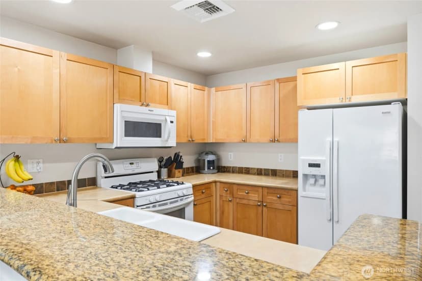 Property photo for 1000 Cabin Creek Lane Sw ##b106, Issaquah photo 9