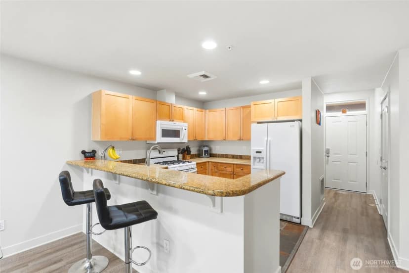 Property photo for 1000 Cabin Creek Lane Sw ##b106, Issaquah photo 5
