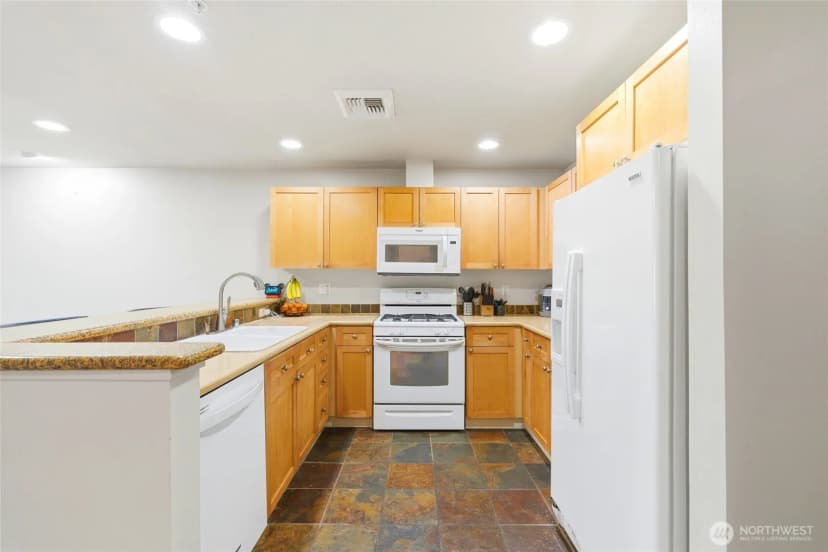 Property photo for 1000 Cabin Creek Lane Sw ##b106, Issaquah photo 11