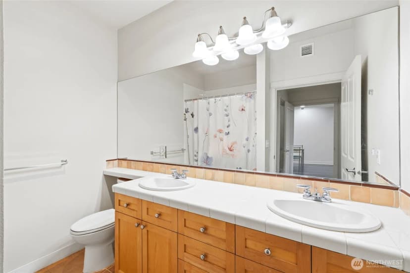 Property photo for 1000 Cabin Creek Lane Sw ##b106, Issaquah photo 12