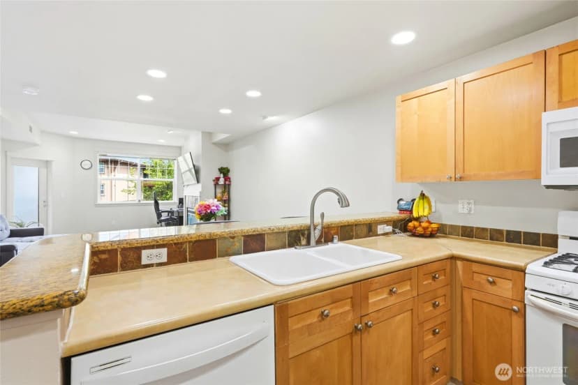 Property photo for 1000 Cabin Creek Lane Sw ##b106, Issaquah photo 10