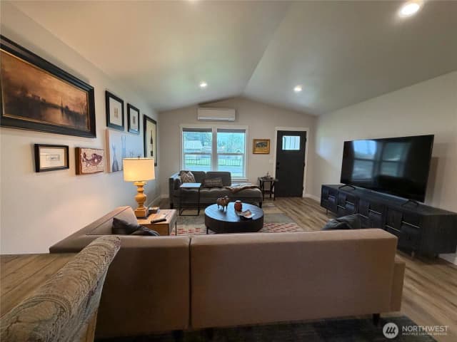 Property photo for 997 King John's Way, Forks photo 3