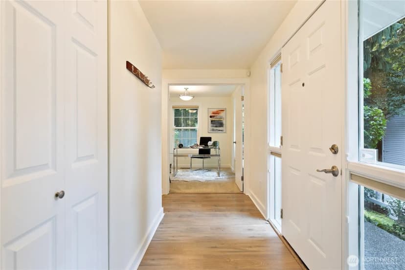 Property photo for 10025 Ne 129th Place, Kirkland photo 2