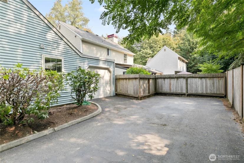 Property photo for 10025 Ne 129th Place, Kirkland photo 22