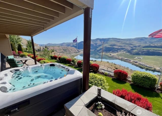 Property photo for 525 Columbia View Road, Chelan photo 2