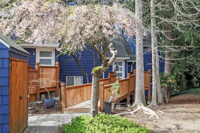 Property photo for 9165 45th Avenue Sw #6, Seattle photo 2