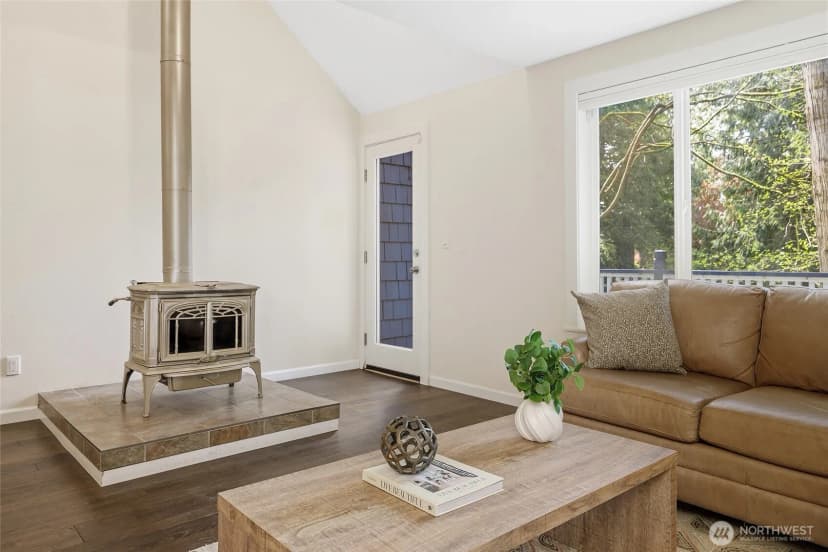 Property photo for 9165 45th Avenue Sw #6, Seattle photo 8