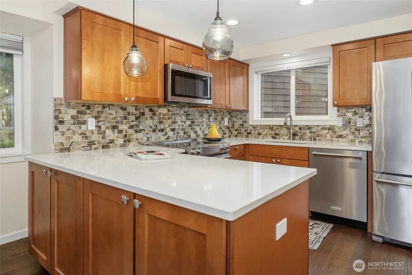 Property photo for 9165 45th Avenue Sw #6, Seattle photo 13