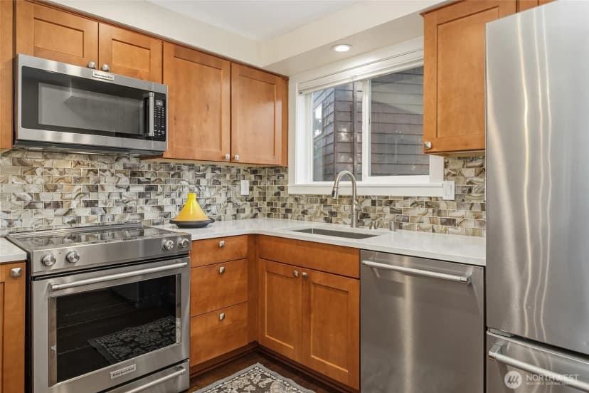 Property photo for 9165 45th Avenue Sw #6, Seattle photo 15