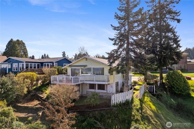Property photo for 1411 Nisqually Street, Steilacoom photo 2